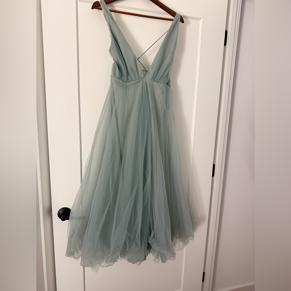 Elegant tulle dress, perfect for any formal occasion